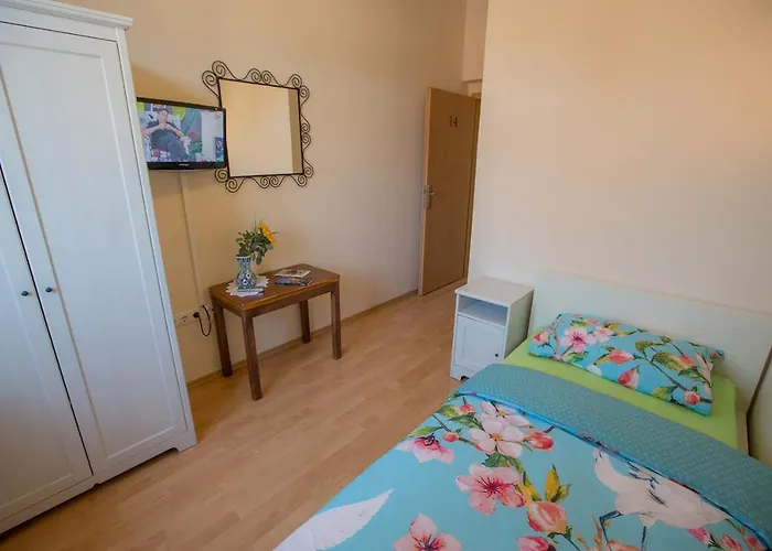 Sonce Bed and Breakfast Πτούι